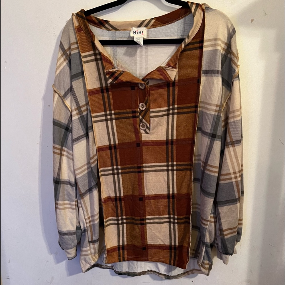Bibi long sleeve shirt with button accents